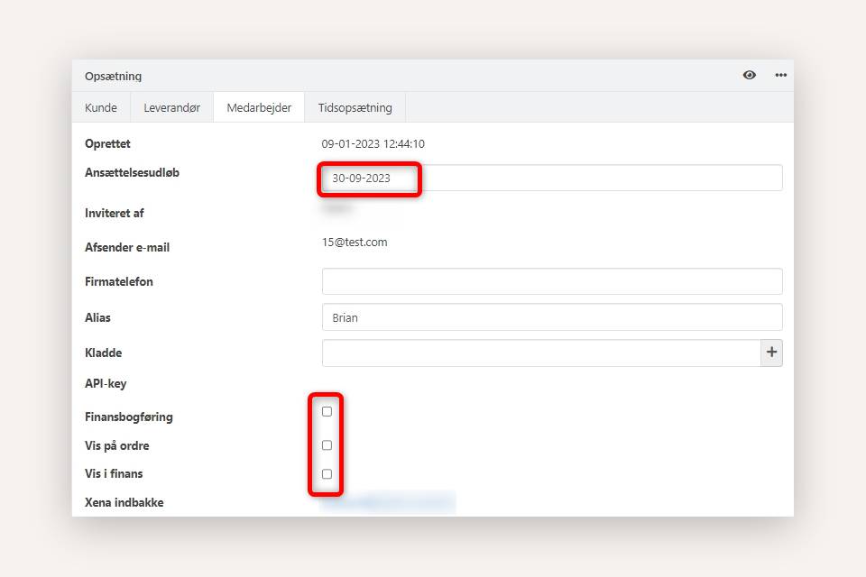 Indtast fratrædelsesdato på en bruger i Xena